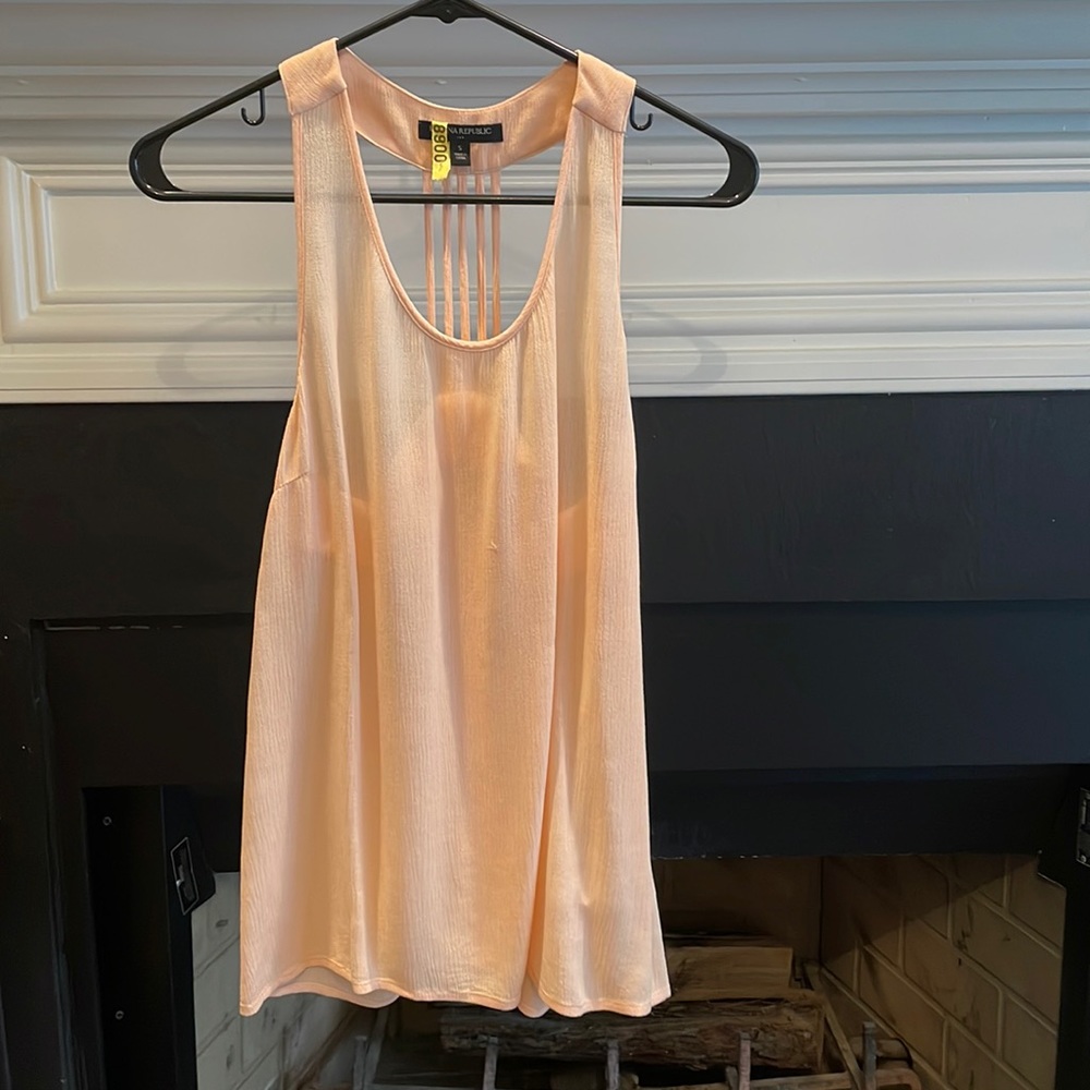 Sleeveless Banana Republic sleeveless top - light peach, size small
